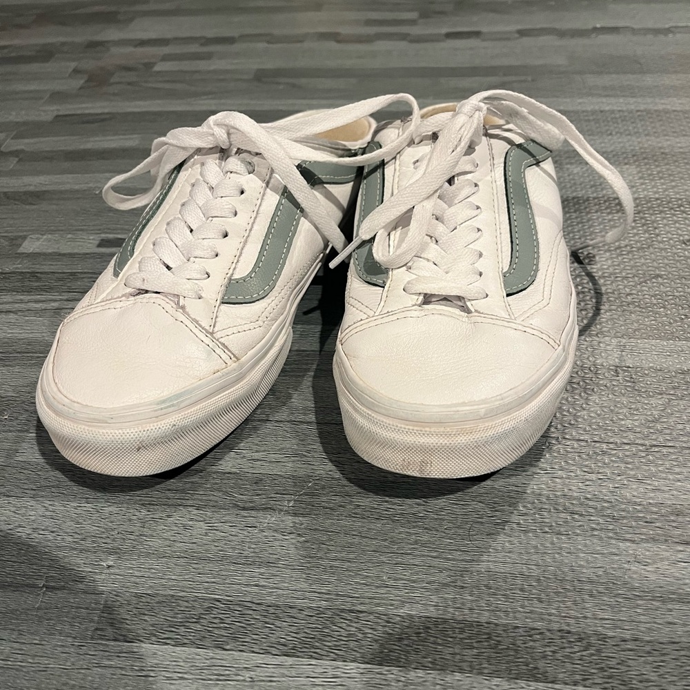 vans slip on tennis shoes